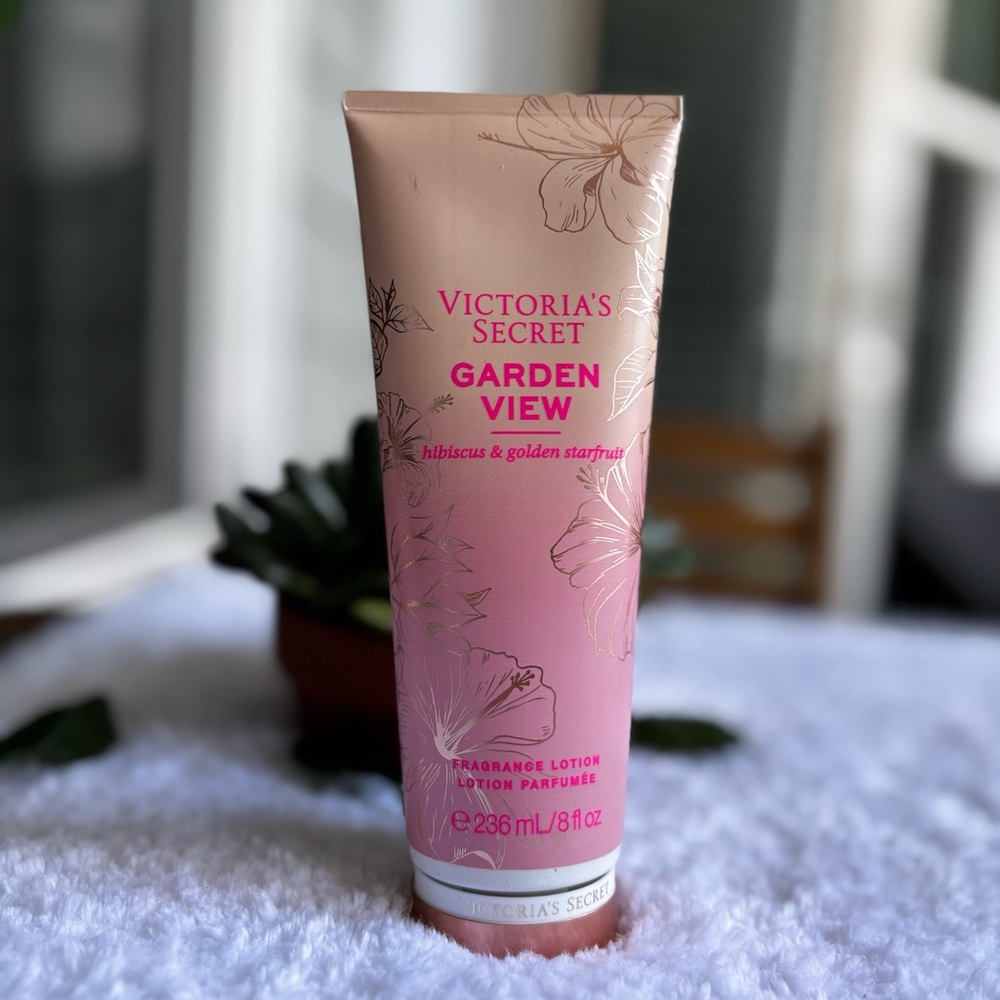 Victoria's Secret Pink and Gold Fragrance Lotion